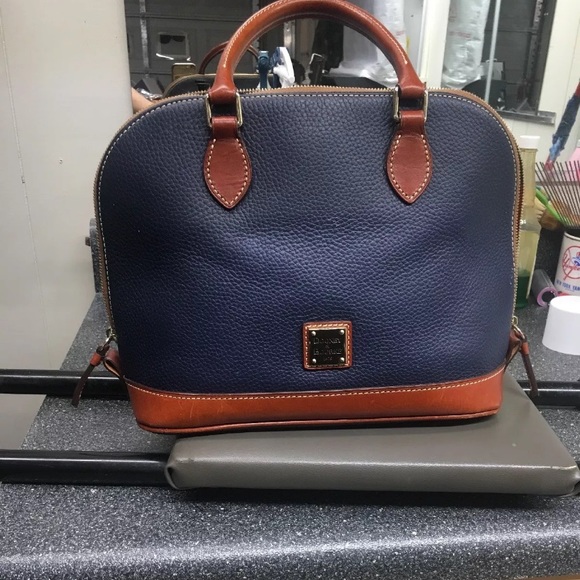 D&B dooney & bourke - Picture 1 of 3